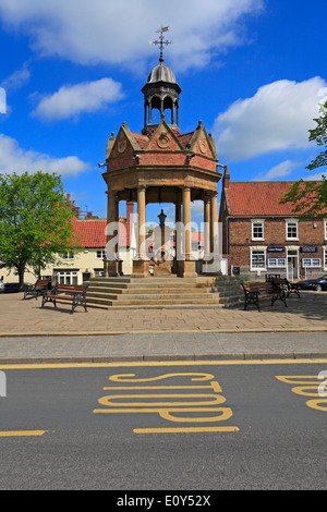 Market Cross in St James Square, Boroughbridge, North Yorkshire, England, UK. Stockfoto