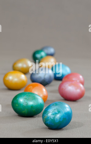 Gruppe von metallischen bunte Ostereier Stockfoto