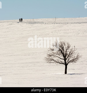 Zwei Wanderer in einer Winterlandschaft Szene Stockfoto