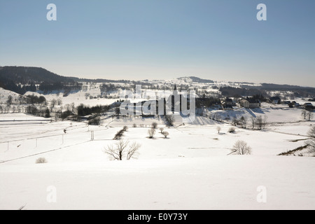 Chastreix Dorf im Winter, Puy de Dome, Auvergne, Frankreich Stockfoto