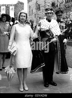 Prinz Charles mit Eltern bei der Krönung Zeremonie Stockfoto