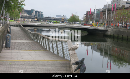 Bild aufgenommen beim Bau der Rosie Hackett Brücke über den Fluss Liffey im Zentrum von Dublin Stockfoto