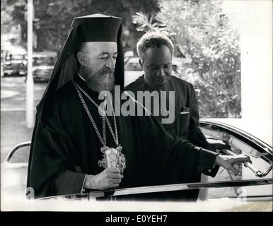 1. Januar 1970 - Präsident Makarios auf Besuch in Tansania.: Präsident Makarios von Zypern, kamen in Daressalam am Sonntag, nach einem sechstägigen Staat Besuch in Tansania, vor dem Flug bei einem privaten Besuch in Kenia. Foto zeigt Präsident Makarios abgebildet mit Präsident Julius Nyerere von Tansania, nach seiner Ankunft in Dar Es Salaam Stockfoto