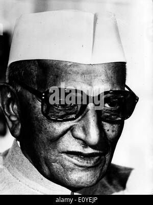 1. Januar 1970 - Datei Foto: ca. 1970er Jahre, Ort unbekannt. MORARJI RANCHHODJI DESAI (29. Februar 1896 Ð 10. April 1995) war eine indische Unabhängigkeit-Aktivist und der indische Premierminister von 1977-79. Er war der erste indische Premierminister, die nicht der Indian National Congress angehörten. Er ist der einzige Inder, der höchsten zivilen Auszeichnungen aus Indien und Pakistan, den Bharat Ratna und Nishaan-e-Pakistan zu erhalten. Stockfoto