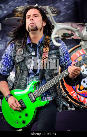 Columbus, Ohio, USA. 16. Mai 2014. Südafrikanische post-grunge/Alternative-Metal-Band Seether auf der Bühne beim Festival Rock On The Range in Columbus, Ohio. Bandmitglieder: SHAUN MORGAN, DALE STEWART, JOHN HUMPHREY, BRYAN WICKMANN © Igor Vidyashev/ZUMAPRESS.com/Alamy Live-Nachrichten Stockfoto