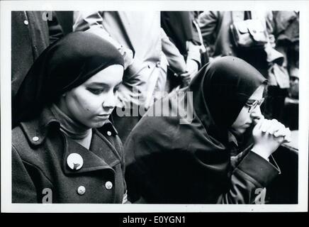 5. Mai 1970 - demonstrieren gegen den Krieg und die Tötung von der Kent State Students Rockfeller Plaza, New York School of Performing Arts Studenten. Stockfoto