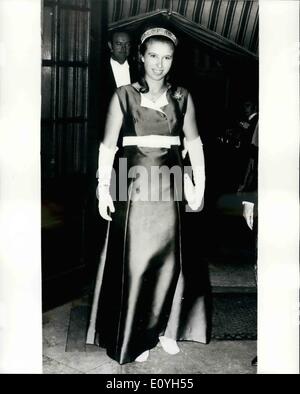 15. Mai 1970 - kann 15. 1970 - Prinzessin Anne besucht ein Bankett. Foto zeigt, dass Prinzessin Anne, in voller Länge grünes Kleid, Goldsmith Hall, Foster Lane, London, letzte Nacht, ankommt, um Ehrengast bei einem Bankett anlässlich die Zweihundertjahrfeier der Firma Spode Porzellan. Stockfoto