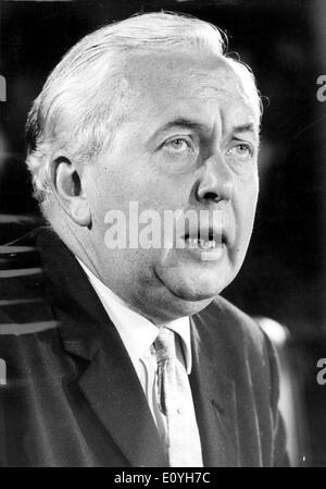 Premierminister Harold Wilson während der Pressekonferenz Stockfoto