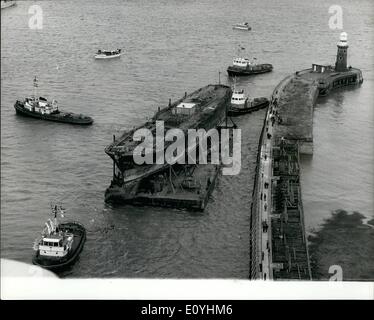 6. Juni 1970 - '' Großbritannien '' kommt nach Hause nach 8.000 Meilen Sea Tow aus den Falkland-Inseln: der SS Great Britain ist Heimat Stockfoto