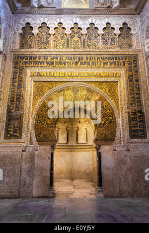 Geschnitztem Stuck und Mosaik Dekoration rund um den Mihrab der großen Moschee, La Mezquita in Córdoba, Spanien Stockfoto