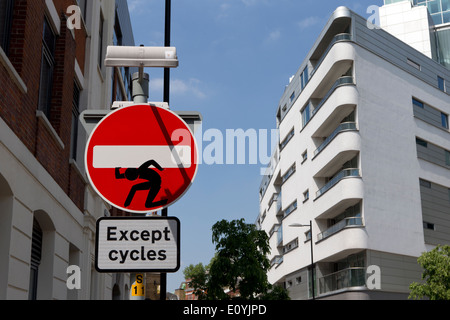 Graffiti auf einem Kein Eintrag street sign, Tabard Street, London, England, UK. Stockfoto