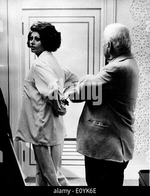 Sophia Loren und Charlie Chaplin am Set des Films Stockfoto