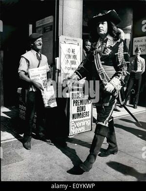 Sept. 09, 1970 - Arme Fair im The Cumberland Hotel am Marble Arch: Foto zeigt. Gekleidet wie ein Kavalier Oberst Philip Stearns auf seinem Weg zu besuchen heute die Arme Fair gesehen wird. Er ist Mitglied der "Sealed Knot'', einer Gesellschaft, die Schlachten des englischen Bürgerkriegs zwischen den Rundköpfen und die Cavaliers Re-inszeniert. Er ist der Ams-Messe mit dem Ziel der Rekrutierung mehr Mitglieder der Gesellschaft besuchen. Stockfoto