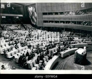 10. Oktober 1970 - 25. Jahrestag der Vereinten Nationen In New York: die 10-tägige Gedenk Sitzung der Generalversammlung der Vereinten Nationen, 25. zu feiern. Jahrestag der Weltorganisation, eröffnete in New York am Mittwoch (Okt.14) Foto zeigt: allgemeine Blick während der kanadischen Außenminister des Sharp Rede - Gedenk Tagung in New York eröffnet. Stockfoto