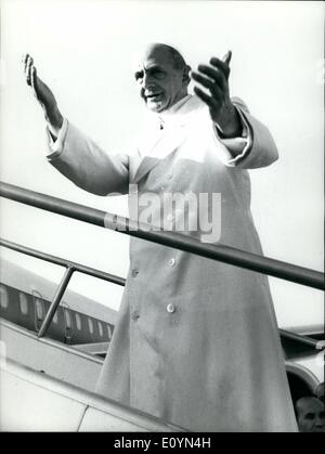 11. November 1970 - verließ Papst Paul VI Rom für seine angekündigte Reise auf den Fernen Osten von zehn Tagen. Er wurde auf dem Fiumicino Flughafen begrüßte durch Premierminister Colombo und anderen Persönlichkeiten. Die Botschafter der Nationen, die der Papst besuchen nahmen die Zeremonie. Stockfoto