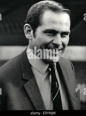 12. Dezember 1970 - Wilf McGuinness entlassen: Foto zeigt Wilf McGuinness, die entlassen worden, als Manager von Manchester United F.C Sir Matt Busby die Rolle des Managers übernimmt bis zur Ernennung einer neuen Ersatz hat. Stockfoto