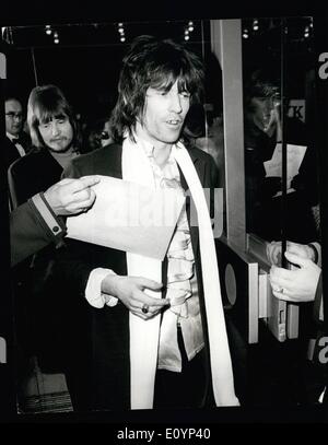 1. Januar 1971 - film Premiere von Mick Jagger '' Performance''. Foto zeigt Keith Richard von den Rolling Stones, im Bild letzte Nacht bei der Ankunft der Premiere bei Warner West End, Leicester Square, der neue Mick Jagger Film '' Performance " Stockfoto