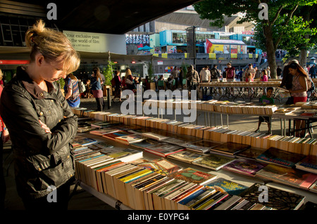 Europa, Großbritannien, England, London, Southbank gebrauchte Buch Stände Stockfoto