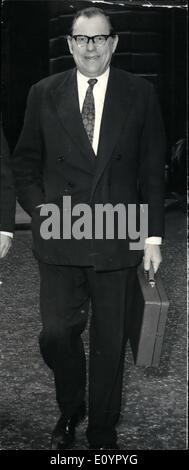 3. März 1971 - Kabinettssitzung am Nr. 10 Mr Edward Heath, der Premierminister, der die Ulster Führungskrise im Commons heute äußern, statt heute Morgen eine Kabinettssitzung am Nr. 10, Downing Street. Foto zeigt Herr Reginald Maudling Ankunft am Nr. 10 Downing Street, zum heutigen Kabinettssitzung. Stockfoto