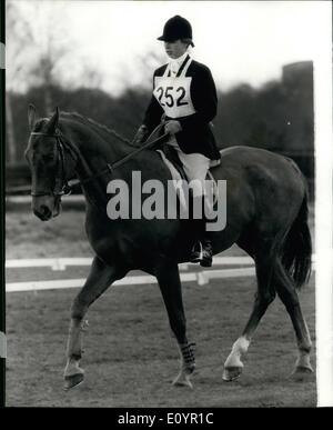 3. März 1971 - Prinzessin Anne fährt die Königin des Pferdes am Crookham Horse Trials in Aldershot.: Prinzessin Anne Reiten Wams ein Fuchswallach, der im Besitz der Königin im Wettkampf gestern im Abschnitt voraus Dressur Crookham Horse Trials in Aldershot. Stockfoto