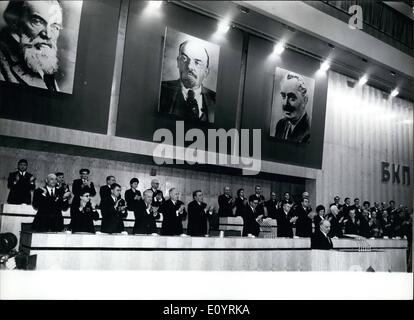 4. April 1971 - 10. Kongress der kommunistischen Partei Bulgariens: das Präsidium des Kongresses bei der Eröffnungsfeier. In der Lautsprecher-Box ist Todor Zhivkov, erster Sekretär des ZK der BCP und bulgarischen Ministerpräsidenten. Stockfoto