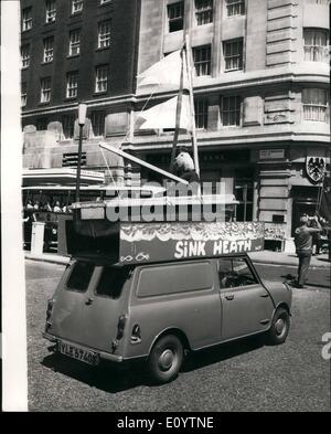 6. Juni 1971 - '' fahren die Tories, '' KP-Demonstration in London: The Communist Party heute eine Demonstration '' fahren die Tories, '' Wenn sie vom Hyde Park zum Trafalgar Square marschiert wo sie Rednern zugehört. Foto zeigt ein Bildnis des Ministerpräsidenten in einer Yacht mit den Worten '' Waschbecken Heide '' die heute an der Marsch vom Hyde Park zum Trafalgar Square teilgenommen. Stockfoto