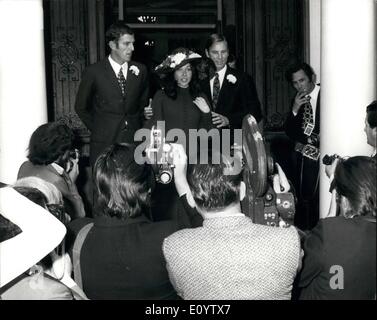 6. Juni 1971 - Wimbledon Star Nikki Pilic heiratet eine Schauspielerin in der jugoslawischen Botschaft in London: Niki Pilic jugoslawischen Tennis Stockfoto