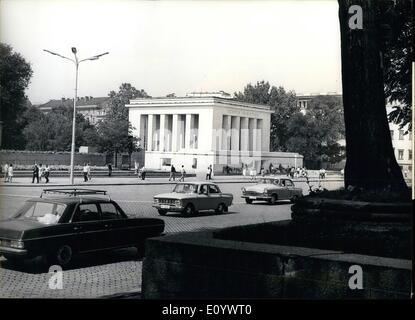 8. August 1971 - ist ein Spaziergang in Sofia das Mausoleum des bedeutenden bulgarischen Arbeiterbewegung Führers Georgi Dimitrov im Zentrum der Stadt gelegen. Stockfoto