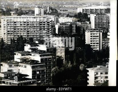 8. August 1971 - Erhöhung des Wohnungsbaus in Sofia zu finden siehe Beschriftung des 71-3047-3 und 71-3049-6 / Foto zeigt einen Teil der Wohnsiedlung '' Iztok'' in Sofia. Stockfoto