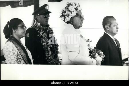 8. August 1971 - Königin Juliana und Prinz Bernhard besuchen Indonesien: Königin Juliana und Prinz Bernhard der Niederlande kamen in Jakarta, kürzlich für ihre 10-Tage-Besuch in Indonesien. Foto zeigt (L, R): Madame Suharto; Königin Juliana; Prinz Bernhard und Präsident Suharto, abgebildet auf der Flughafen von Jakarta, bei der Ankunft des holländischen Paares. Stockfoto