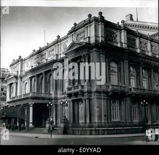 11. November 1971 - Argentinien - Buenos Aires: Teatro Colón. Haupteingang. Rund um Theater sind Bau Menschen überall arbeiten. Daher dieser Winkel. Es ist der wichtigste Winkel. Stockfoto