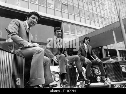 Tom Jones und Freunde Pose auf Rolls-Royce Stockfoto