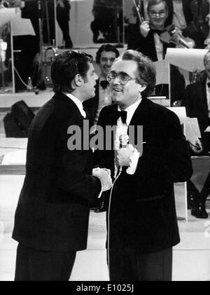 Komiker Jerry Lewis mit Michel Legrand Stockfoto