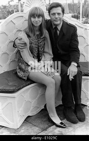 Schauspieler Marcello Mastroianni und Rita Tushingham Stockfoto