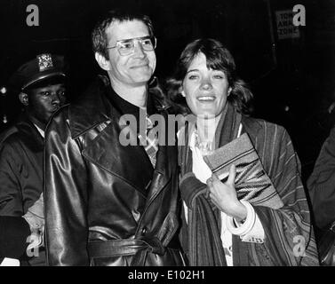 Anthony Perkins und Berry Berenson bei 'Tommy' premiere Stockfoto