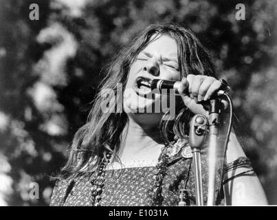 Sängerin Janis Joplin führt im Konzert Stockfoto