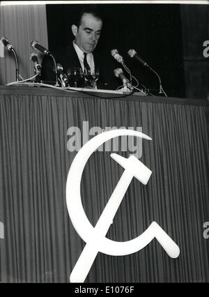 2. Februar 1970 - Eröffnung der französischen kommunistischen Teil Kongress: Die Kunst des 19. französische kommunistische Partei Kongress eröffnete Nanterre im Großraum Vororte von Paris heute. 950 Teilnehmer aus Frankreich und im Ausland beteiligt sind. Foto zeigt M.Georges Marchats, einer der französischen kommunistischen Führer Adressierung die Delegierten bei der Eröffnung des Kongresses. Stockfoto