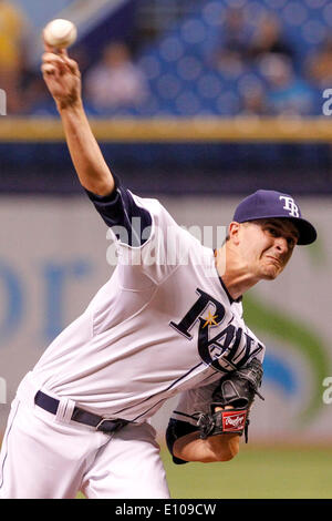 20. Mai 2014 - St. Petersburg, Florida, USA - wird VRAGOVIC |  ZEITEN. Tampa Bay Rays ab Krug Jake Odorizzi (23) trifft, Oakland Athletics linker Feldspieler Yoenis Cespedes (52) an der Spitze der ersten Inning der Oakland Athletics gegen die Tampa Bay Rays im Tropicana Field in St. Petersburg, Florida am Dienstag, 20. Mai 2014 enden. (Kredit-Bild: © Willen Vragovic/Tampa Bay Times/ZUMAPRESS.com) Stockfoto