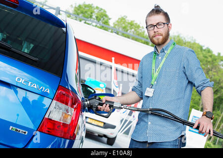 Neue SKODA Octavia G-TEC mit CNG-Antrieb, erste SKODA Octavia mit Erdgasantrieb als Standard, wurde vor der internationalen Presse in Amsterdam, Niederlande, am 19. Mai 2014 vorgestellt. SKODA Octavia G-TEC hat bivalenten 1,4 TSI-Turbo-Motor mit einer Kapazität von 8 Stockfoto