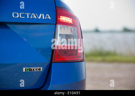 Neue SKODA Octavia G-TEC mit CNG-Antrieb, erste SKODA Octavia mit Erdgasantrieb als Standard, wurde vor der internationalen Presse in Amsterdam, Niederlande, am 19. Mai 2014 vorgestellt. SKODA Octavia G-TEC hat bivalenten 1,4 TSI-Turbo-Motor mit einer Kapazität von 8 Stockfoto