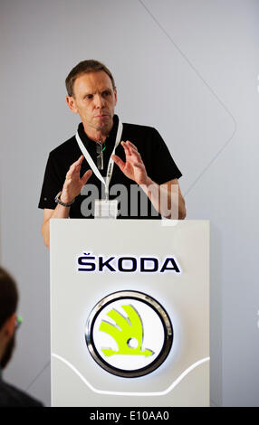 Unabhängige effiziente Fahrlehrer Axel Laven spricht bei seinem Vortrag am Anfang von der internationalen Presse-Präsentation des neuen SKODA Octavia G-TEC mit CNG-Antrieb in Amsterdam, Niederlande, 19. Mai 2014. (CTK Foto/Martin Sterba) Stockfoto