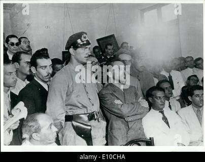 4. April 1972 - Luis Carlos Prestes, brasilianische kommunistische Parteiführer, verhört im '' besonderen '' Polizeipräsidium, Rio De Janeiro. Stockfoto