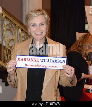 Beverly Hills, Kalifornien, USA. 20. Mai 2014. Schauspieler - JANE LYNCH auf einer Kundgebung, United States Congressional Kandidaten Marianne Williamson bei Saban Theater, Beverly Hills, Kalifornien, USA, Mai 19, 2014.Credit Bild Cr Scott Mitchell/ZUMA Press Credit zu unterstützen: Scott Mitchell/ZUMAPRESS.com/Alamy Live News Stockfoto