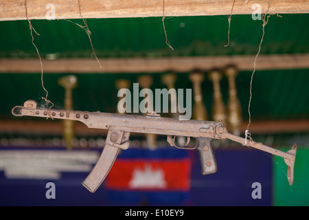 Alte Maschine Gewehr und Khmer-flag - Siem Reap, Kambodscha Stockfoto