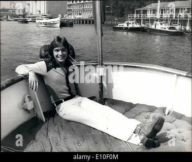 Sept. 09, 1972 - David Cassidy in London: amerikanischer Sänger David Cassidy für TV-Auftritt in London ist, Radiosendung und seiner bevorstehenden diskutieren konvertieren Europatour geplant für Anfang 1973. Während seines Besuchs in London ist David aufführen an Bord der 120-Fuß Luxusyacht "Ocean Sabre", die er hat persönlich gechartert und die an der Themse aus Tower Pier festgemacht ist. Foto zeigt, dass Davis Cassidy im Bild heute entspannen an Bord der Luxusyacht "Ocean Sabre" in London. Stockfoto