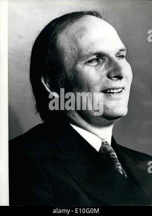 10. Oktober 1972 - American gewinnt Nobelpreis. Foto zeigt: Dr. J. Robert Schriefer, von der University of Pennsylvania und der beiden Preisträger des Nobelpreises für Physik 1972. Stockfoto