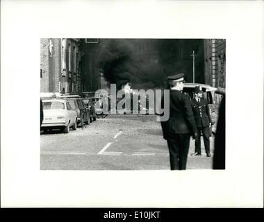 3. März 1973 - Explosion in White Hall in London. Foto zeigt die Szene im Weißen Saal heute Nachmittag nach ein Auto, in die Luft gesprengt hatte mehrere Unfälle verursacht. Stockfoto