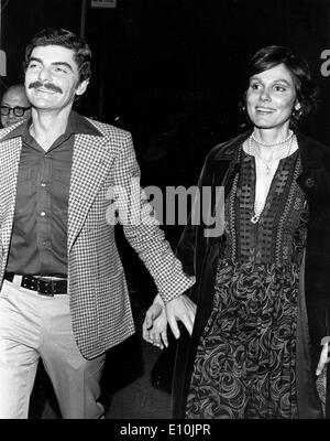 12. April 1973; New York, NY, USA; Schauspieler RICHARD BENJAMIN und seine Frau PAULA PRENTISS. (Kredit-Bild: © KEYSTONE USA Bilder) Stockfoto