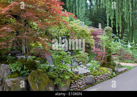 Chelsea, 20. Mai 2014, Kazuyuki Ishihara Designer der Togenkyo Ð A Paradise auf Erden Garten die Goldmedaille für die beste Handwerker Garten an der RHS Chelsea Flower Show 201 Kredit: Keith Larby/ALamy Live News Stockfoto