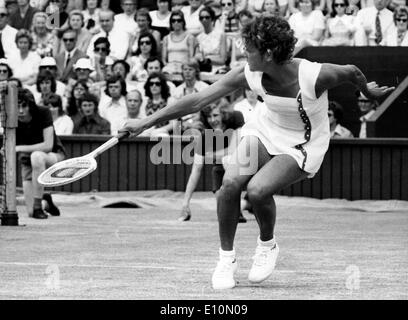 Tennisspieler Evonne Goolagong spielt in match Stockfoto